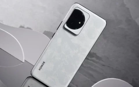 荣耀HONOR 100系列手机首次内置自家云服务、钱包等应用
