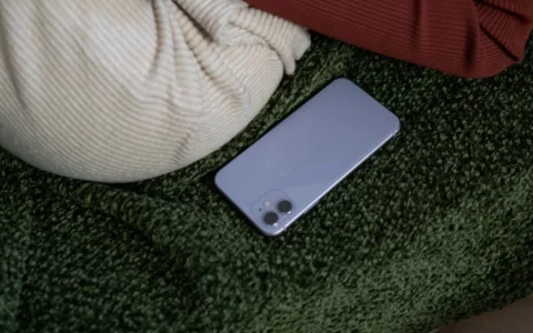 iPhone 12 黑五美国最低价只需209美元  比原价便宜400美元