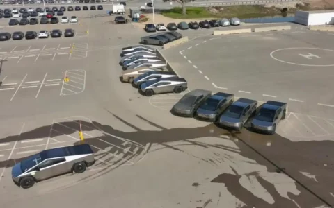 特斯拉Tesla被发现一支超过25辆Cybertruck组成的车队
