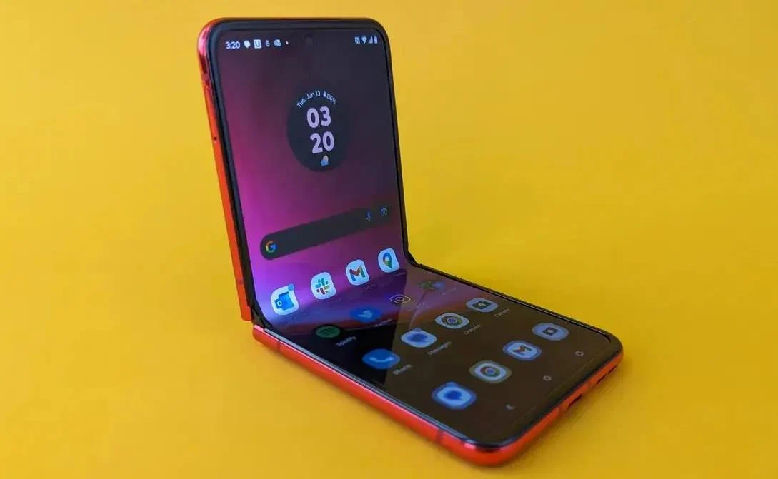 网络星期一交易：摩托罗拉MOTO Razr Plus在美国亚马逊优惠300美元，售价700美元