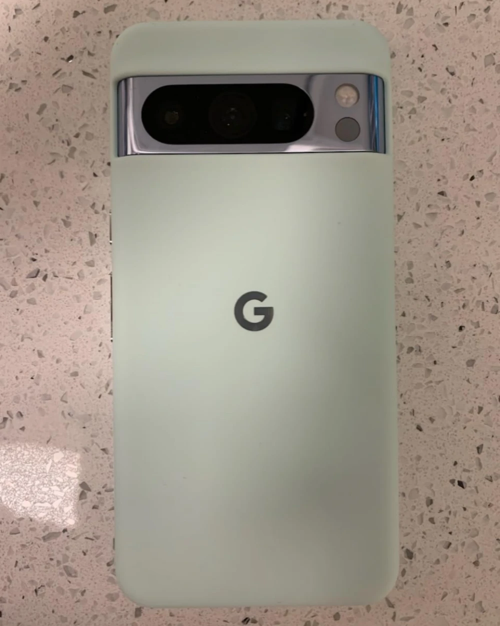 Google Pixel 8 Pro Case官方防污硅保护壳网络星期一优惠43% 仅19.99美元
