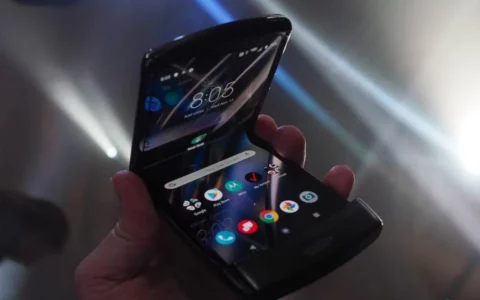 BEST BUY优惠：摩托罗拉Motorola razr+ 2023优惠300美元，售价699.99美元