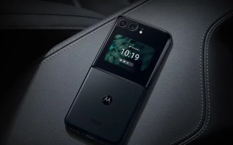 摩托罗拉Motorola razr+ (2023)美国亚马逊优惠300美元，售价700美元