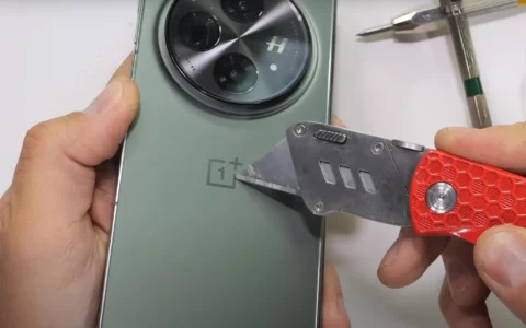 外媒：一加OnePlus Open经受住了严酷的弯曲测试