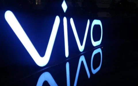 vivo S18e手机外观公布 配备7.69mm超薄直屏