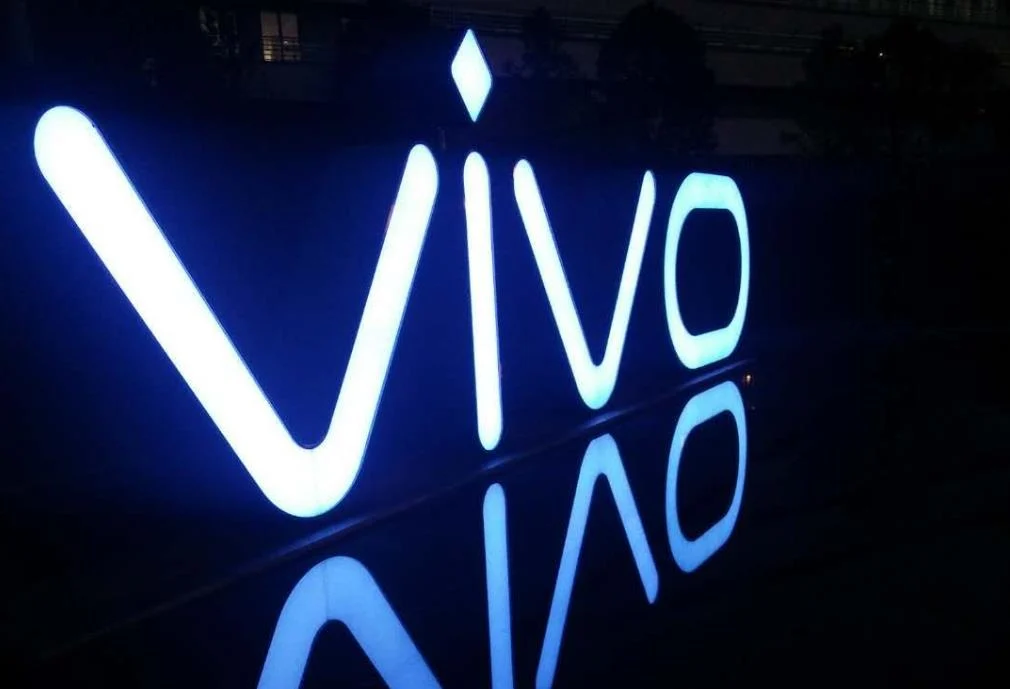 vivo S18e手机外观公布 配备7.69mm超薄直屏