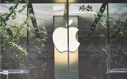 苹果Apple在美国股价创4个月新高  市值再次突破3万亿美元
