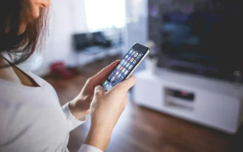 iPhone如何投屏？Apple苹果手机屏幕镜像这样连接电视最快捷