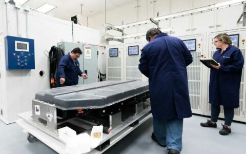 Rivian CFO:公司将在2024年推出更便宜、更轻的电池组