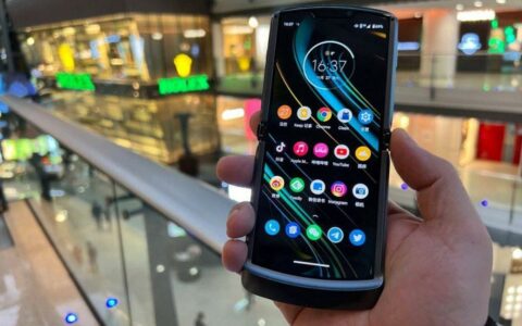 最廉价折叠手机推荐：摩托罗拉motorola Razr+美国亚马逊700美元