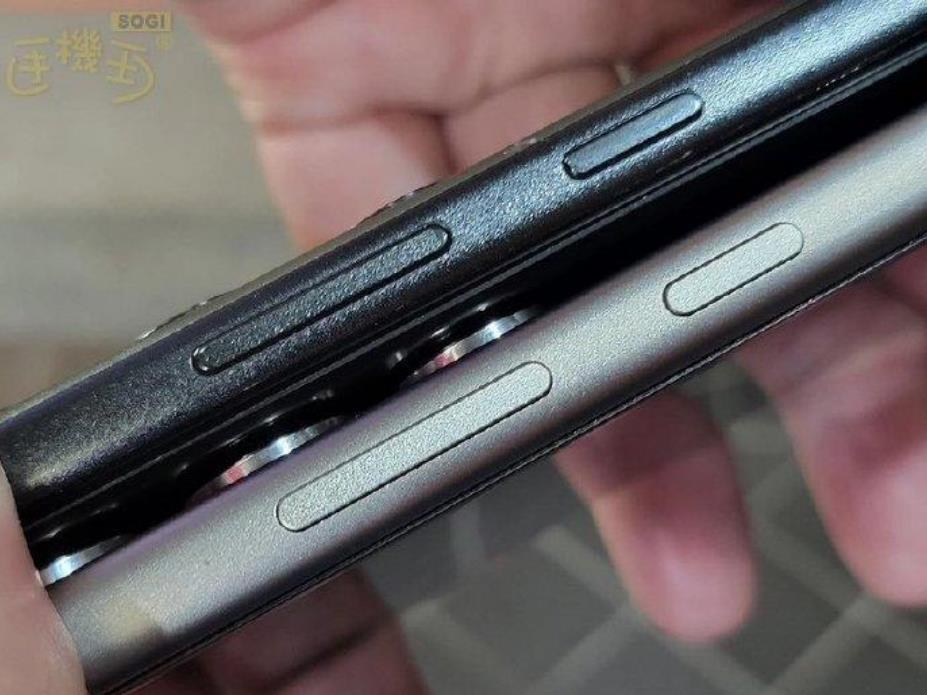 三星Samsung Galaxy S24 Ultra / S23 Ultra真机对比照曝光