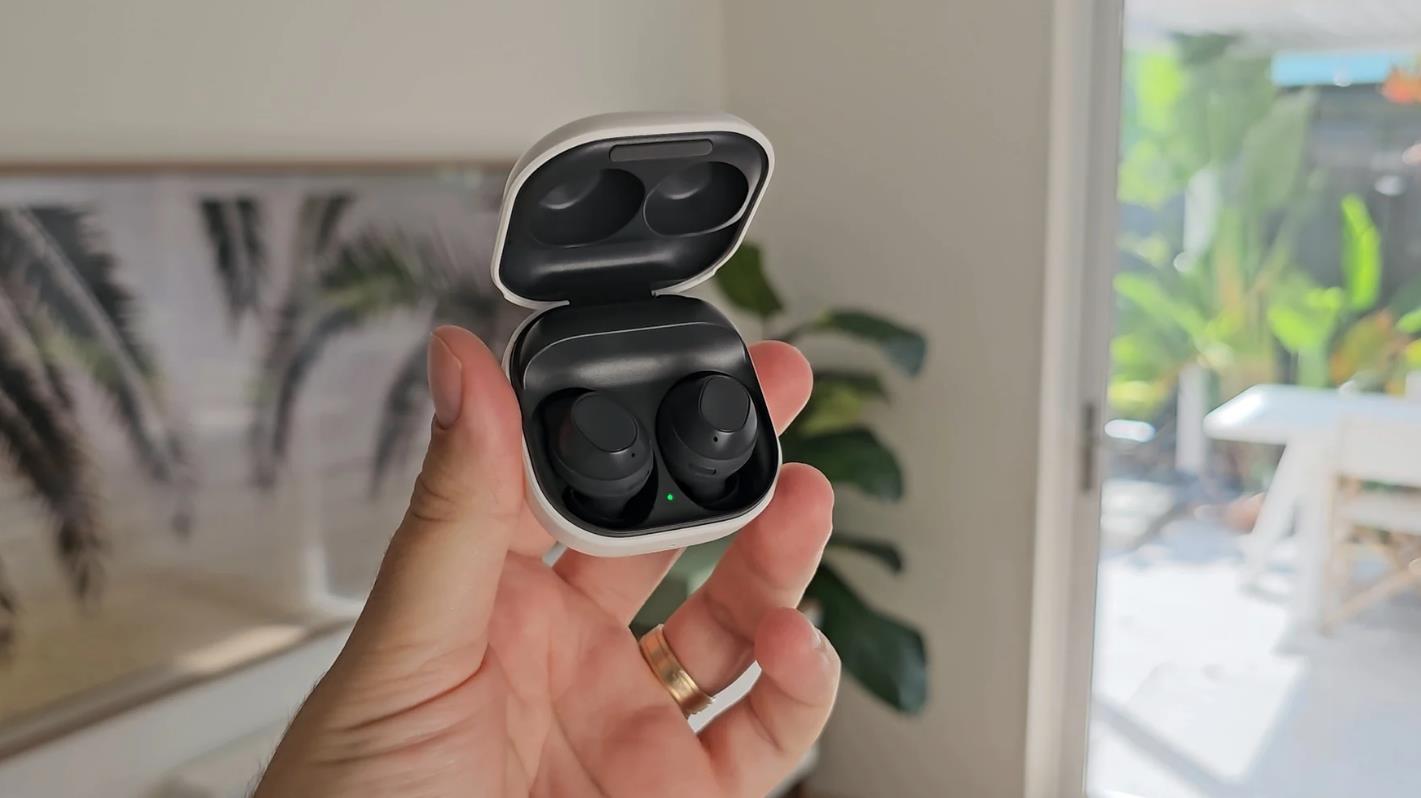 购买三星Samsung Galaxy Buds FE价格低至55美元