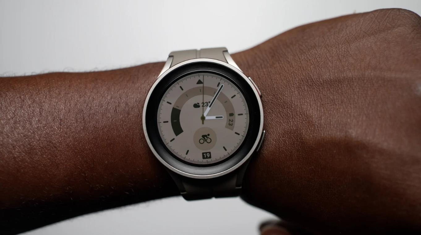 在三星商店买三星Samsung Galaxy Watch 5 Pro至少便宜80美元