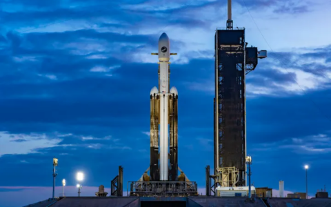 SpaceX连续第三天推迟猎鹰重型火箭发射