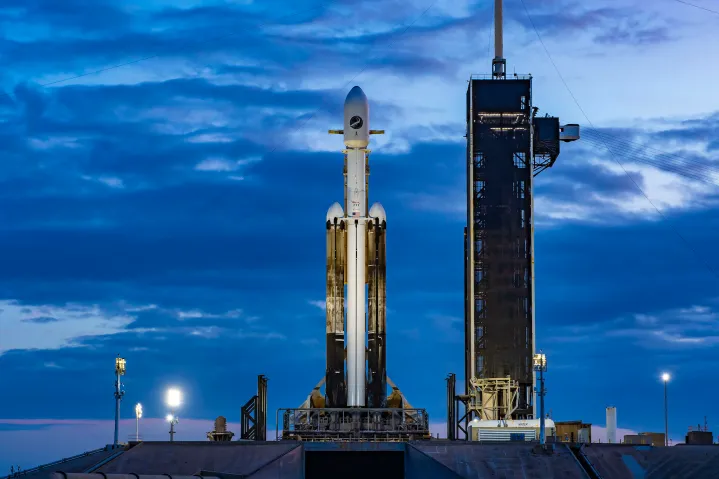 SpaceX连续第三天推迟猎鹰重型火箭发射