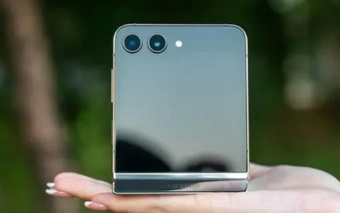 三星Samsung Galaxy Z Flip5真机评测 好看不贵能直能弯的小手机