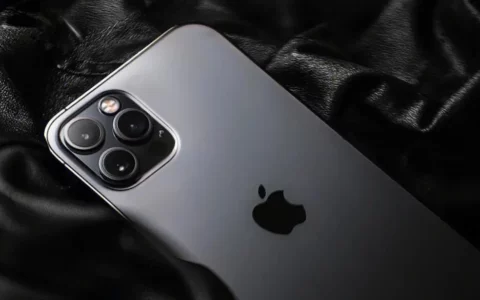 美国亚马逊苹果Apple iPhone 12 Pro石墨色翻新版优惠153美元，售价368美元