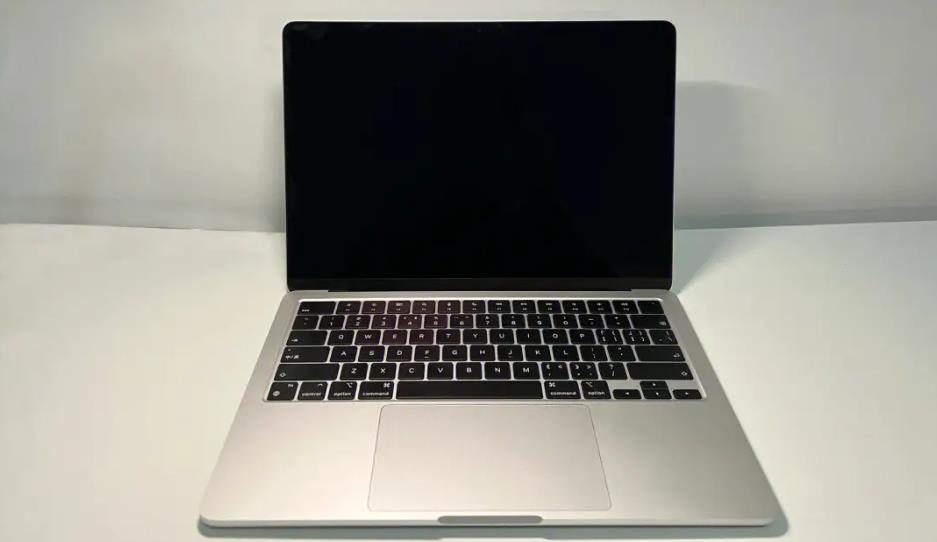 美国BEST BUY苹果Apple M2 MacBook Air 15英寸笔记本电脑优惠250美元，售价1049美元