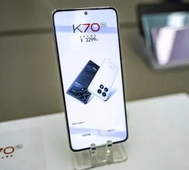 卢伟冰宣称Redmi K70系列同档位无敌，行业内外反应不一