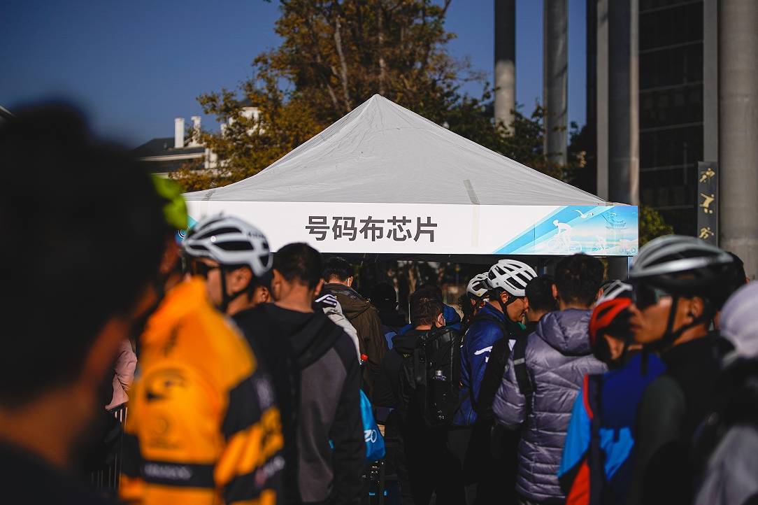环滇池侧记｜做好服务保障 为参赛选手护航 