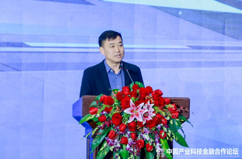 小熊U租联合赛迪研究院、中国中小企业协会发布国内首份《企业办公电脑租赁标准化发展报告》