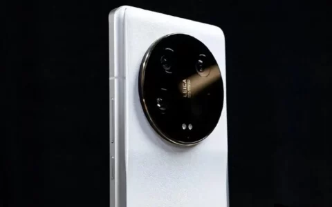 小米Xiaomi 14 Ultra手机最新爆料：采用直角中框形态