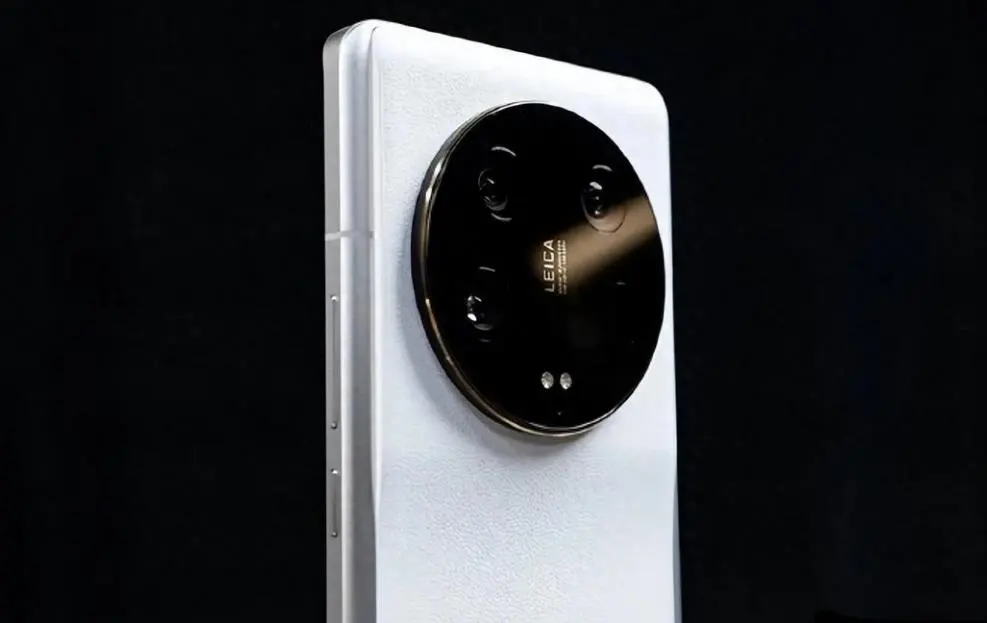 小米Xiaomi 14 Ultra手机最新爆料：采用直角中框形态