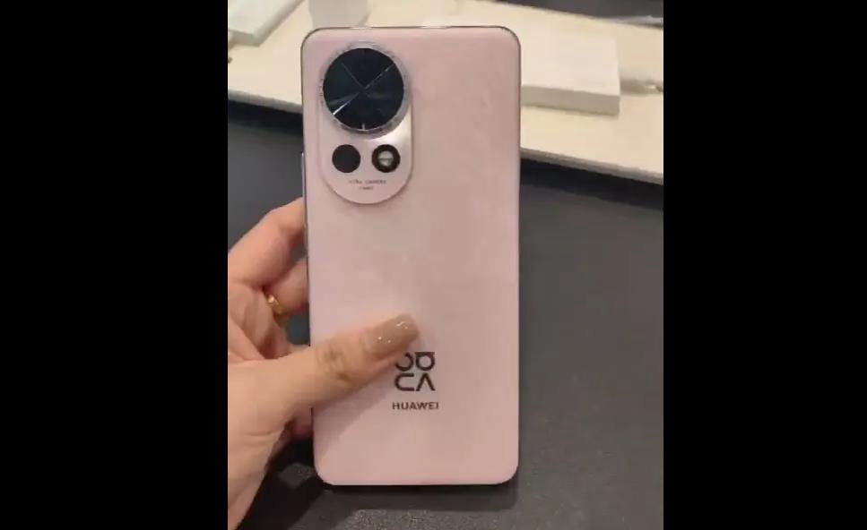华为HUAWEI nova 12 Pro樱语粉真机曝光 采用四曲屏