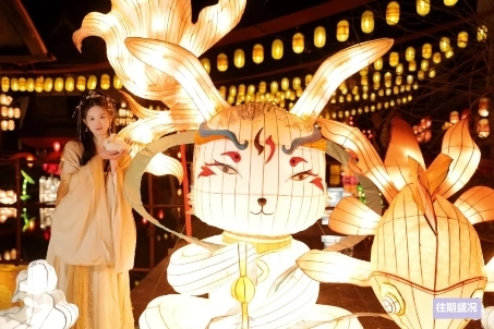 华灯祈愿，横店春节大庙会上线迎新年