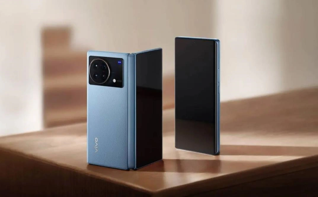 vivo新款折叠屏手机曝光：搭载骁龙8 Gen3处理器，预计命名为X Fold3