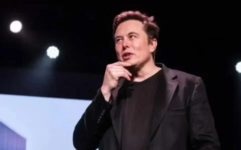 马斯克辟谣特斯拉Tesla机器人袭击工人：媒体可耻
