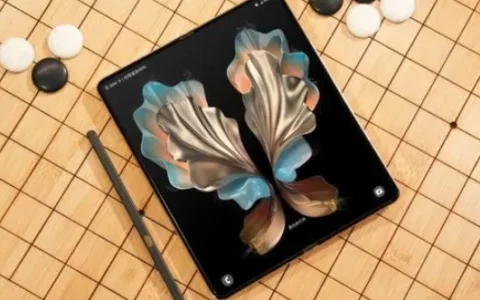三星Samsung W24评测：手机中的劳斯莱斯，主打一个尊贵