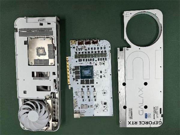 影驰 20 周年 RTX 4070 纪念版 携手DLSS 3“流畅”一整年