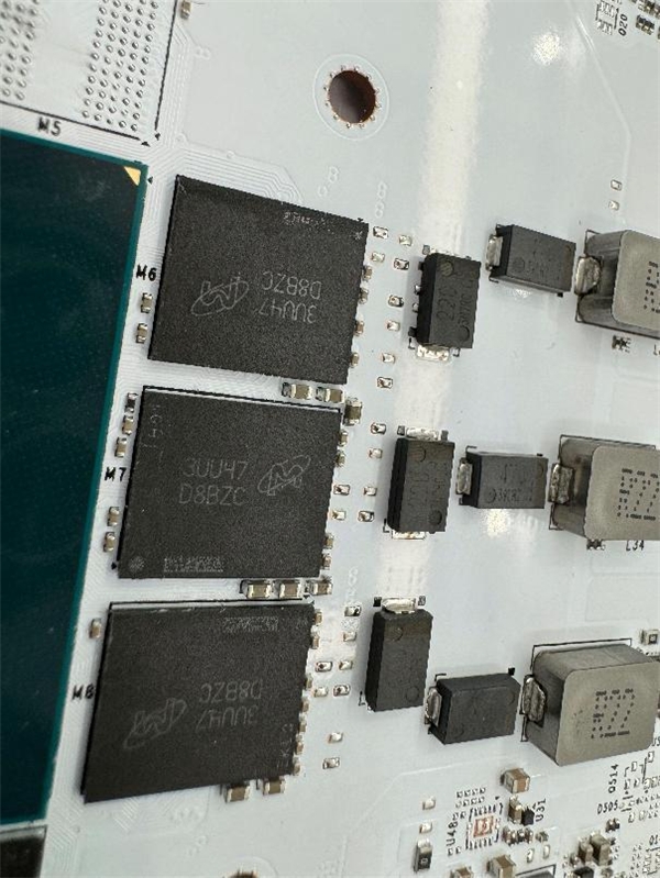 影驰 20 周年 RTX 4070 纪念版 携手DLSS 3“流畅”一整年