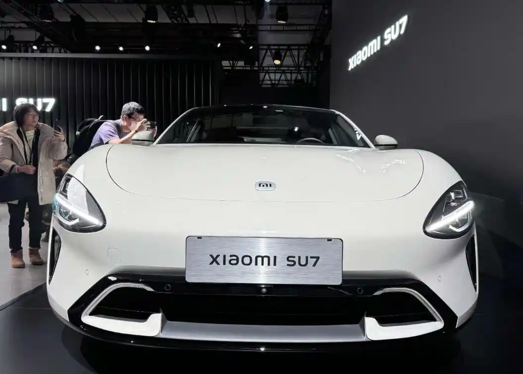 小米Xiaomi正式进军电动汽车市场 Xiaomi SU7实车亮相