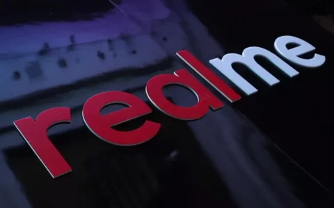 Realme新款旗舰手机爆料：配备潜望镜长焦相机