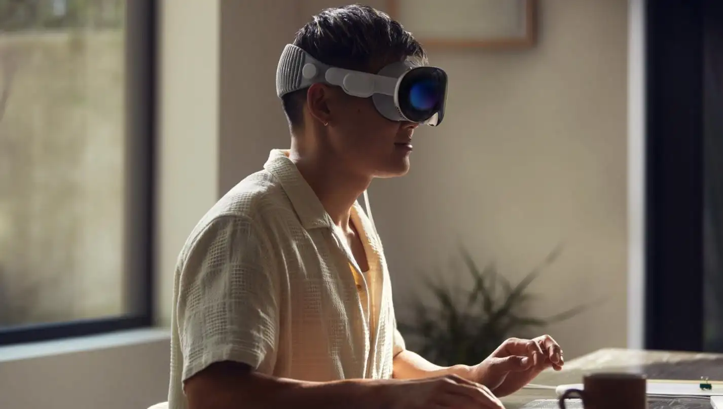 苹果Apple下一代混合现实耳机Vision Pro或于2027年推出 采用先进RGB OLEDoS屏幕