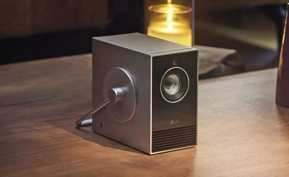 LG将在CES 2024推出超轻便携4K投影仪CineBeam Qube