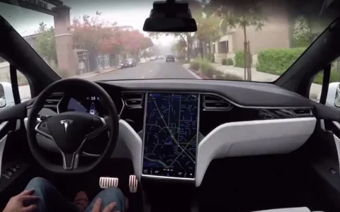 特斯拉Tesla Autopilot更新引发争议 安全隐患仍存？