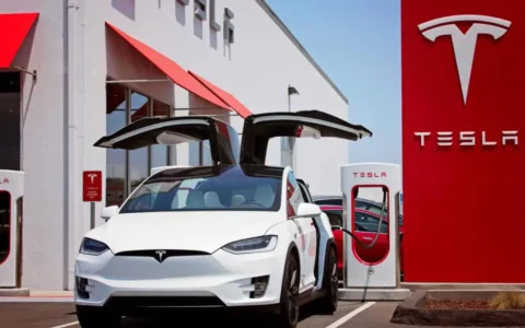 特斯拉Tesla全球超充桩数量突破5.5万个 英国充电业务表现亮眼
