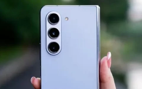 三星Samsung Galaxy Z Fold5手机打游戏，体验大不一样