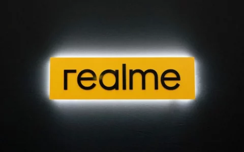 消息称Realme将与高通Qualcomm合作推出具有潜望镜相机技术的智能手机