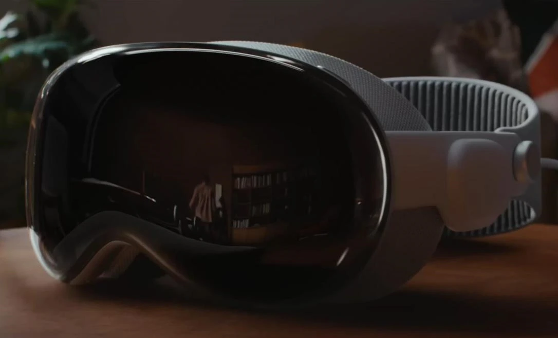 苹果Apple Vision Pro头显宣传视频更新：移除“天空替换”功能