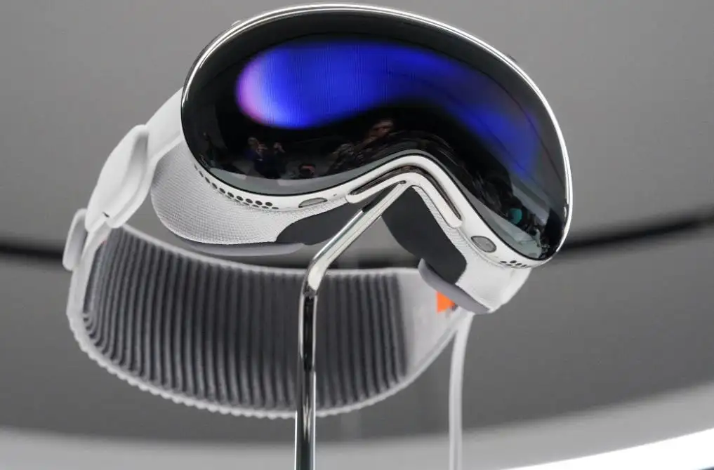 苹果Apple Vision Pro头显预装应用质量遭质疑 50%应用未完成优化
