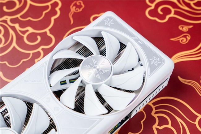 AI性能狂飙！耕升 GeForce RTX 4070 SUPER 踏雪Mini性能解禁
