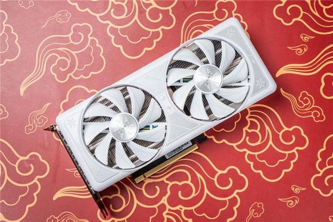 AI性能狂飙！耕升 GeForce RTX 4070 SUPER 踏雪Mini性能解禁