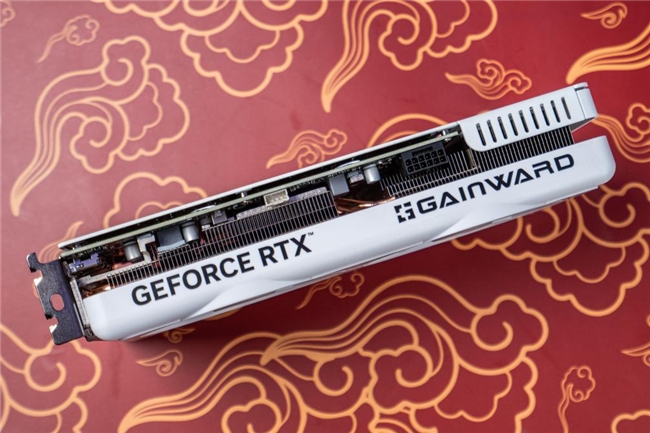 AI性能狂飙！耕升 GeForce RTX 4070 SUPER 踏雪Mini性能解禁