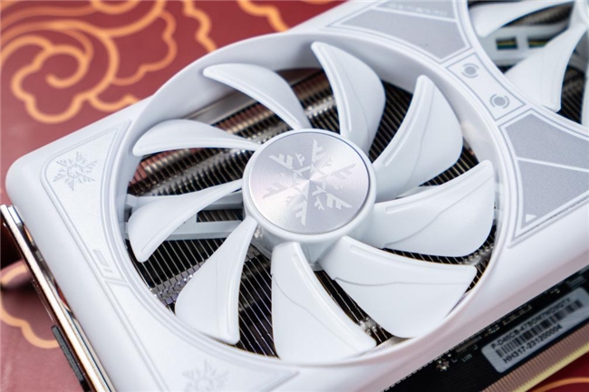 AI性能狂飙！耕升 GeForce RTX 4070 SUPER 踏雪Mini性能解禁