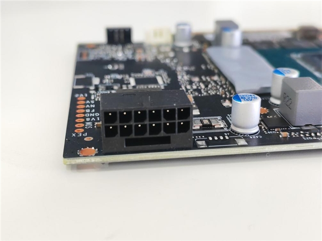 AI性能狂飙！耕升 GeForce RTX 4070 SUPER 踏雪Mini性能解禁