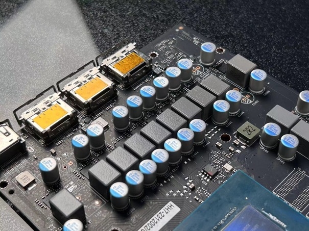 “SUPER”快，影驰 GeForce RTX 4070 SUPER 星曜 OC 评测！带你速闯AI新领域